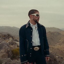 Bad Bunny снял Фрэнка Оушена и Роналдиньо в своем новом клипе