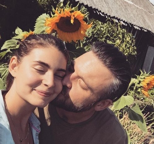 Дочь Алены Яковлевой о рождении дочки: &laquo;Муж тоже счастлив, просто на фото всегда говно под носом&raquo;