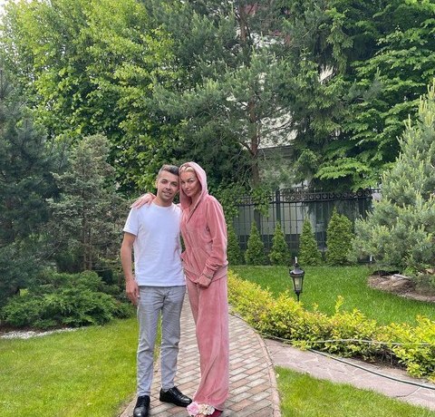 Молодой ухажер Волочковой: &laquo;Зачем обязательно писать, что мы с ней любовники?&raquo;