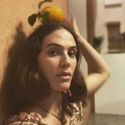 Джессика Браун-Финдли и Энтони Уэльс снимают одну квартиру, ни разу не встретившись