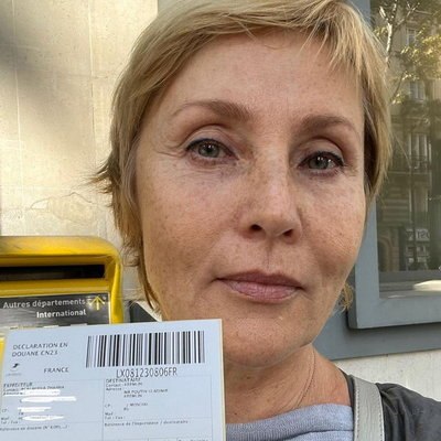 Бывшая телеведущая Первого канала Жанна Агалакова вернула государственные награды в Кремль
