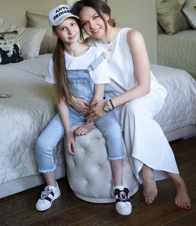 Дочь Наталии Власовой сбежала в Эмираты после ссоры с матерью