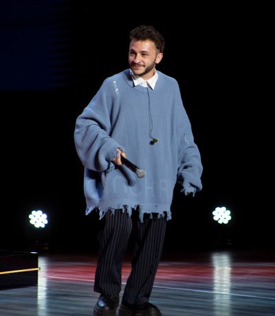 Зачем Эльдар Джарахов выдал длинноногую блондинку за свою девушку?