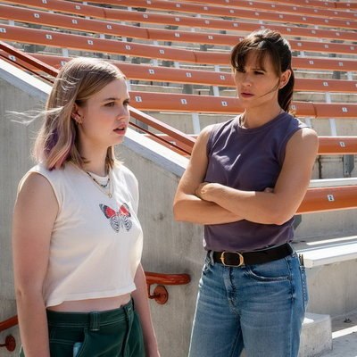 Дженнифер Гарнер отправляется на поиски Николая Костера-Вальдау в трейлере &laquo;Последнее, что он сказал