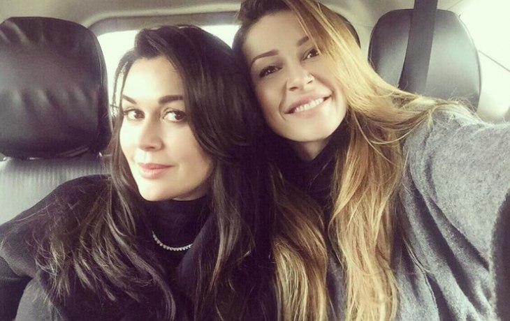 Анна Заворотнюк: &laquo;Мама потихонечку, но сами понимаете, у нее болезнь страшная&raquo;