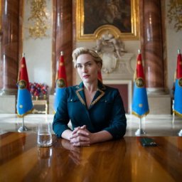 Кейт Уинслет говорит о свободе и практикует насилие в трейлере &laquo;Режима&raquo;