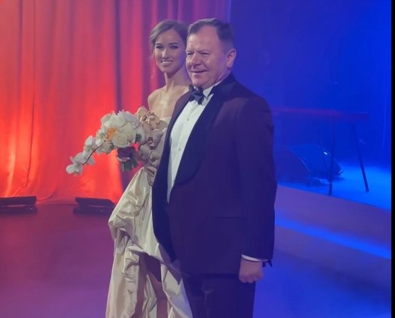 Акробатические трюки и танцы под Стаса Михайлова. Бракосочетание Игоря Бутмана с 28-летней журналист