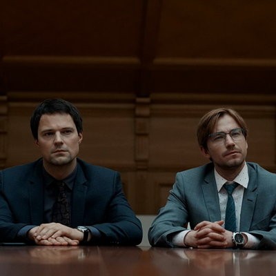 Премьера &laquo;Надвое&raquo; отложена