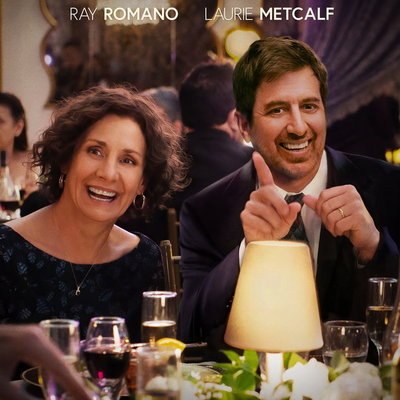 Рэй Романо и Лори Меткалф пытаются помочь сыну сделать правильный выбор в трейлере &laquo;Где-то в Квинсе&raquo;