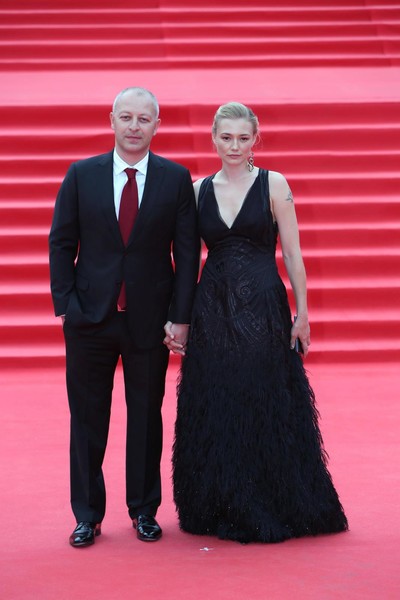 Поговаривают, что младшие дети Оксаны живут с отцом в Грузии