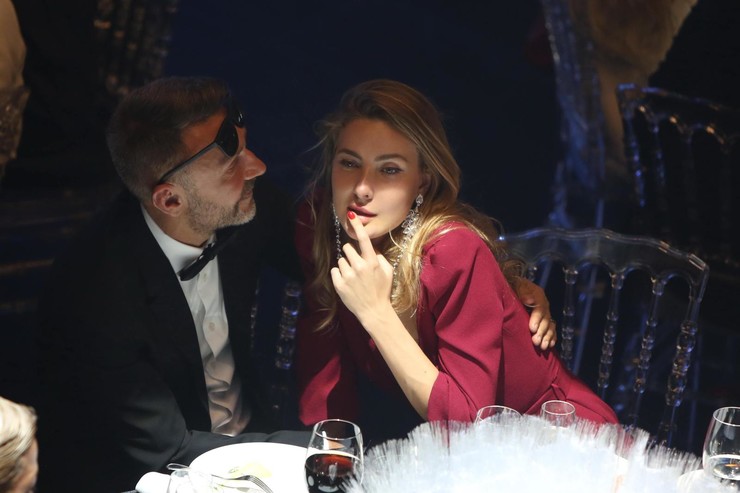 По слухам, Абрамова родила за границей