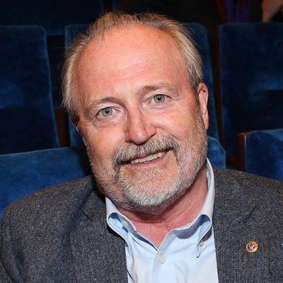 Владимир Хотиненко: «Декларативные запреты не нужны — они лишь вызывают дополнительный интерес» Владимир Хотиненко: «Декларативные запреты не нужны — они лишь вызывают дополнительный интерес»