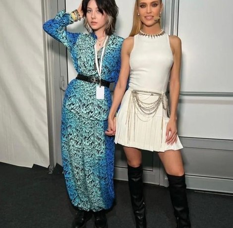 Дочь Глюк'oZы: &laquo;Я пою, что мне плохо ночью без парня, но мы с мамой и похуже вещи обсуждаем&raquo;