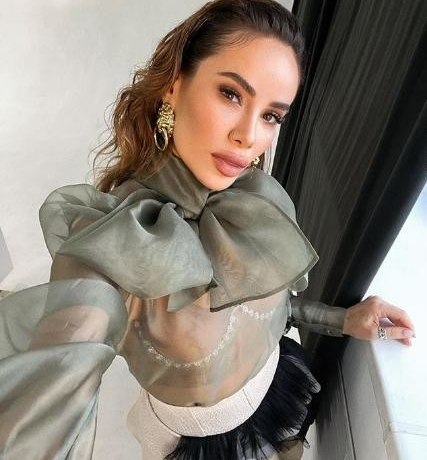 Айза об отношениях: &laquo;Я люблю чудовище, но думаю, что это принц&raquo;