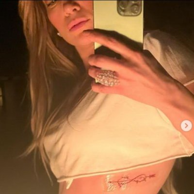 Бен Аффлек и Дженнифер Лопес отметили День святого Валентина татуировками