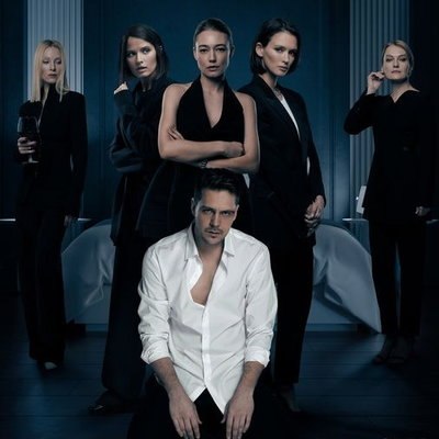 СТС покажет сериал «The Тёлки» с Милошем Биковичем СТС покажет сериал «The Тёлки» с Милошем Биковичем