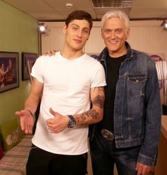 Александр Маршал: &laquo;Сын показывает мне тексты и на критику отвечает: &laquo;Ты не понимаешь, ты старый&raquo;