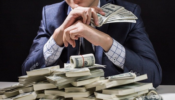 Что делать с деньгами в рублях и валюте, куда инвестировать и вкладывать: отвечает финансовый аналит