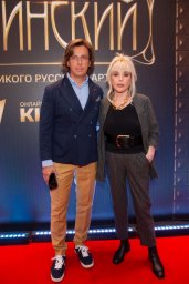 &laquo;Считаю их предателями!&raquo;: соседи Галкина и Пугачевой по деревне Грязь об их отъезде в Израиль