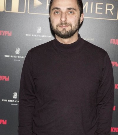 Молодой Демис Руссос! Карибидис с длинными волосами стал почти неузнаваемым