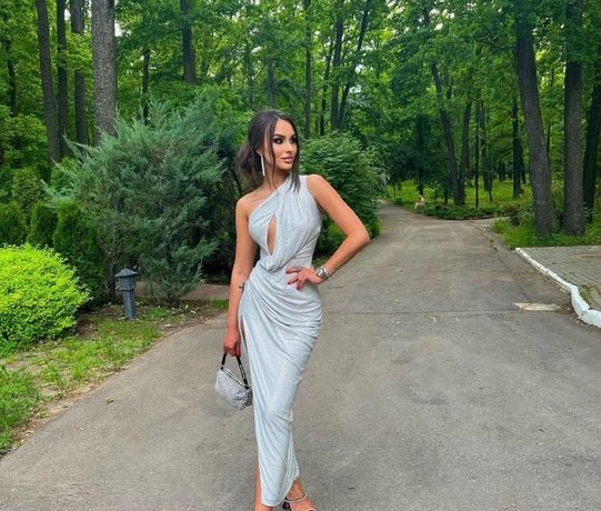 Лера Фрост: &laquo;Дам Бородиной контакт хорошего мануальщика, чтобы перестала быть сутулой&raquo;