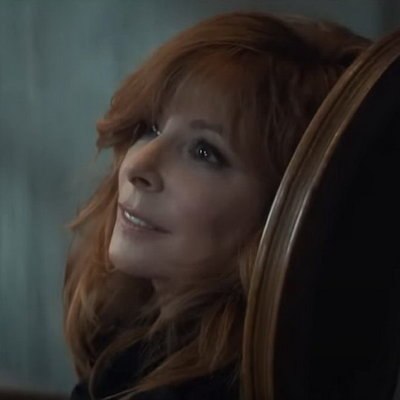 Милен Фармер отправилась в заброшенный замок на белой лошади в клипе &laquo;Rallumer les &eacute;toiles&raquo;