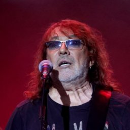 Владимир Кузьмин согрел женщин &laquo;Сибирскими морозами&raquo;