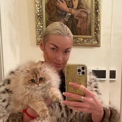 Анастасия Волочкова лечит на Мальдивах травму паха