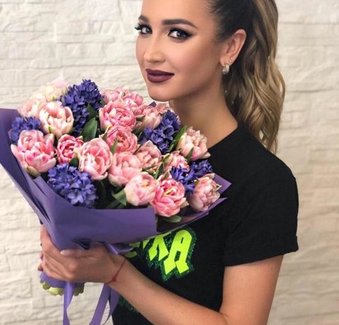 Ольга Бузова: &laquo;Год назад люди ели черную икру на моем дне рождения, а теперь вытирают об меня ноги&raquo;