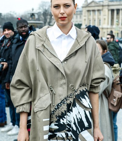 Мария Шарапова разгуливает в облегающих шортах спустя три недели после родов