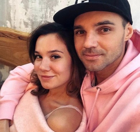 Острый психоз и измены не помеха любви. Артем Алексеев и Галина Безрук отметили шестилетие брака