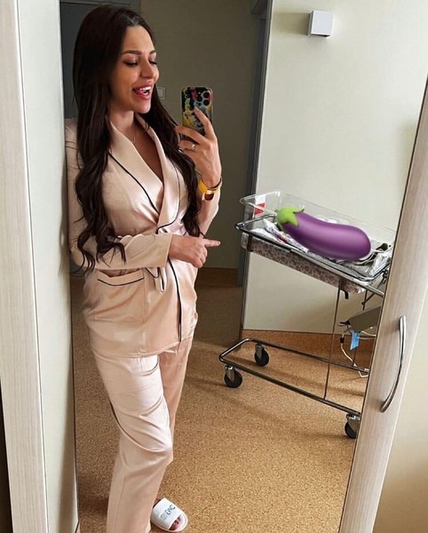 Лера пока прячет малышку от посторонних глаз