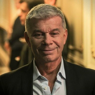 Олег Газманов порвал на своем концерте американский флаг
