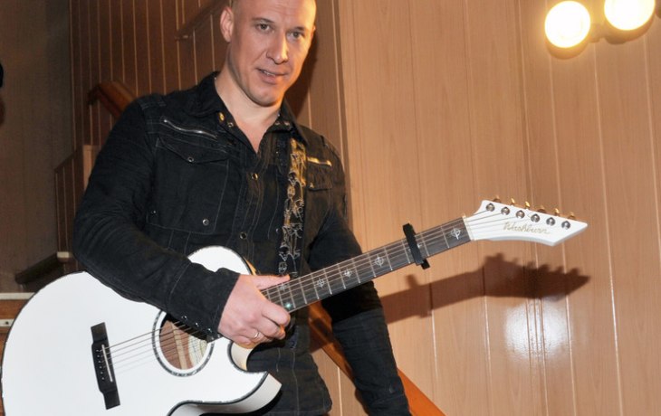 Ночевал на вокзале, мыл машины, едва не потерял новорожденного сына. Драмы Дениса Майданова