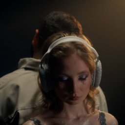 Рецензия на клип: HammAli & Navai - &laquo;Птичка&raquo;. Дура потому что