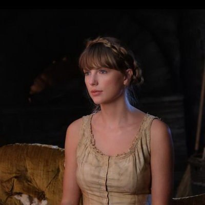 Тейлор Свифт получила предложение руки и сердца от принца и замок с драконами