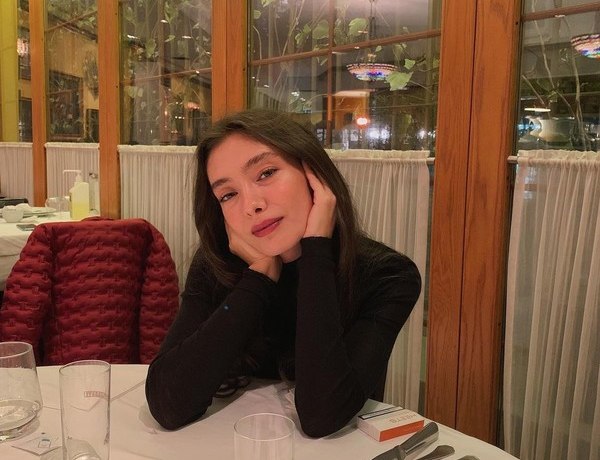 Неслихан Атагюль, приостановившая съемки из-за болезни, возвращается на экраны