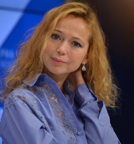 &laquo;Больше 20 тысяч никогда не получала&raquo;: Елена Захарова раскрыла зарплату в театре