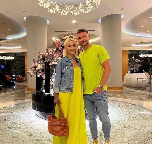 &laquo;Плюс 8 кг за один день? Ну ты и жрешь!&raquo;: милая переписка Леры Кудрявцевой и Сергея Лазарева