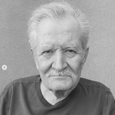 Дженнифер Энистон потеряла отца Дженнифер Энистон потеряла отца