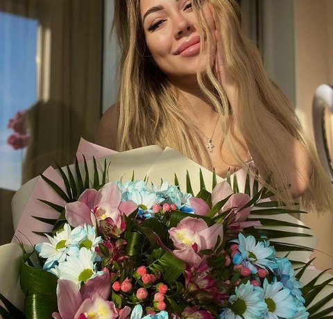 &laquo;Муж расплакался, увидев сына&raquo;: Алена Рапунцель ведет репортаж из роддома