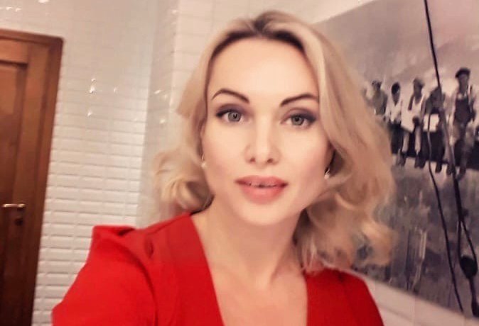 Украинцы устроили протест перед редакцией немецкой газеты, требуя уволить Марину Овсянникову