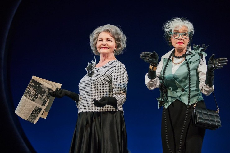 В роли заклятой подруги Хелены, Элизабет Арден, — Ольга Науменко