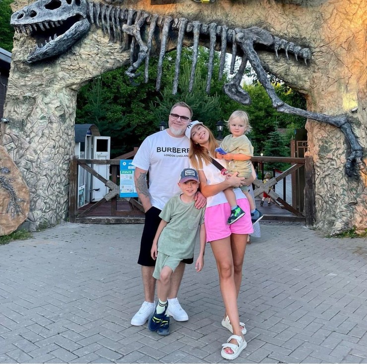 Пресняков старше жены на 14 лет