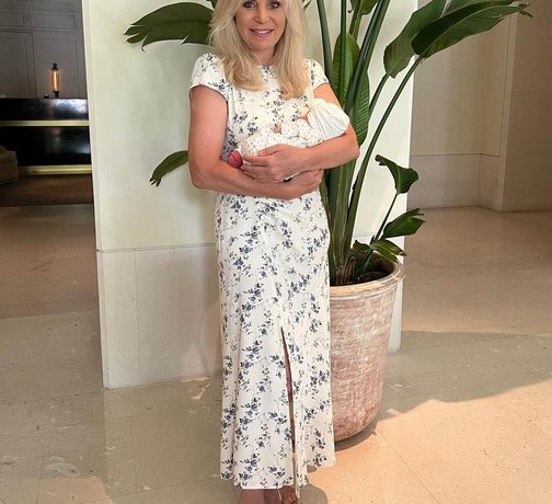 Жена Валентина Юдашкина опубликовала первые фото с новорожденной внучкой