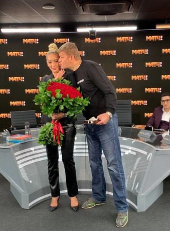 &laquo;Я не хочу тебя терять&raquo;: Губерниев завоевал прощение Бузовой конфетами с коньяком