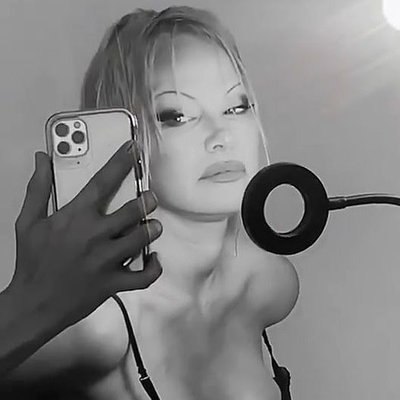 Памела Андерсон снимет правдивый фильм о себе