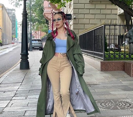 &laquo;Сосите, старые маразматички&raquo;: Инстасамка ответила на обвинения в пропаганде проституции