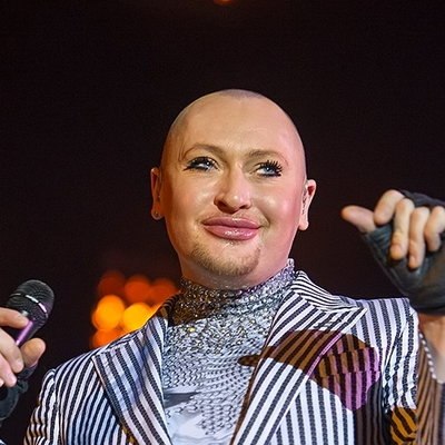 Шура &laquo;всё вернет&raquo; в &laquo;16 тонн&raquo; с живой группой и балетом