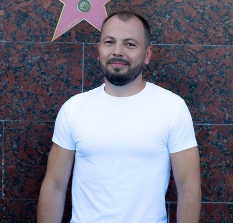 Первые фото с выписки. Ярослав Сумишевский показал архивные кадры с сыном в день его рождения